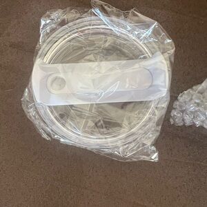 Set of 50 clear and white 40oz Stanley lid screw on replacements NWT. HOT DEAL🔥